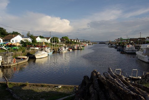 Arès, près d'Arcachon, le port hostreicole - Gironde - Aquitaine 