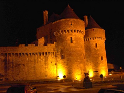 Guérande, les remparts la nuit -  Loire Atlantique - Pays de Loire