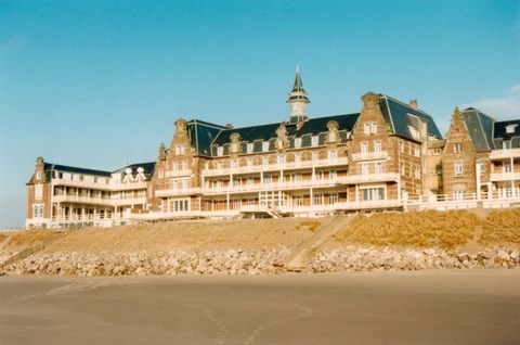 Berck, la plage et l'institut Caillaud - Pas de Calais