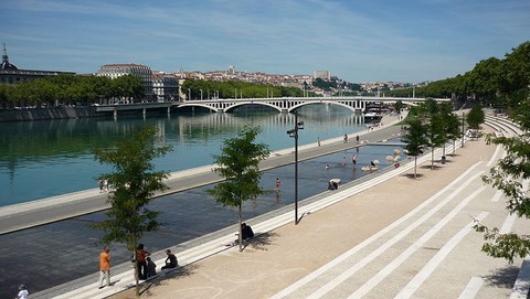 Lyon, berges du rhône, pont de la Guillotière - Rhône - région Rhone-alpes