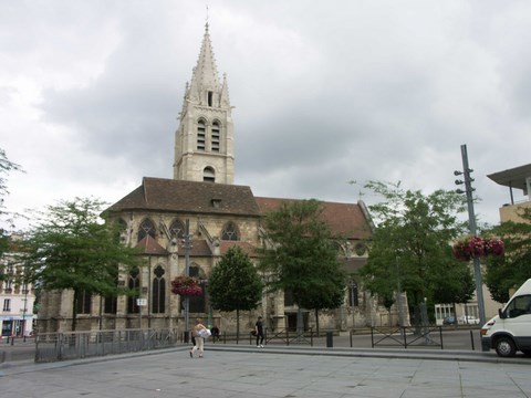 Vitry, place du marché et église - Val de Marne -Ile de France