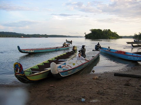 Apatou, taxi-pirogues - Guyane